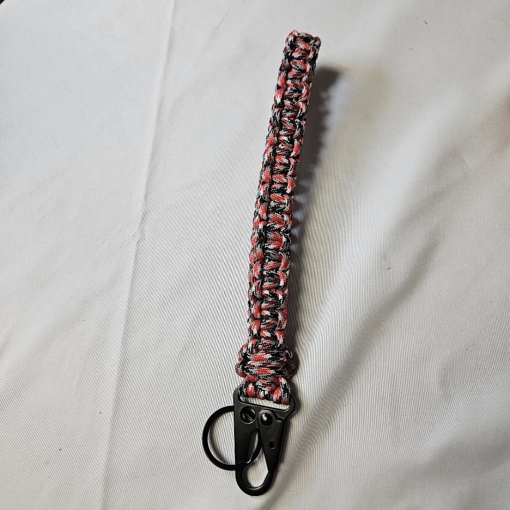 550 Paracord‎ Keychain Wristlet With Tactical Clip